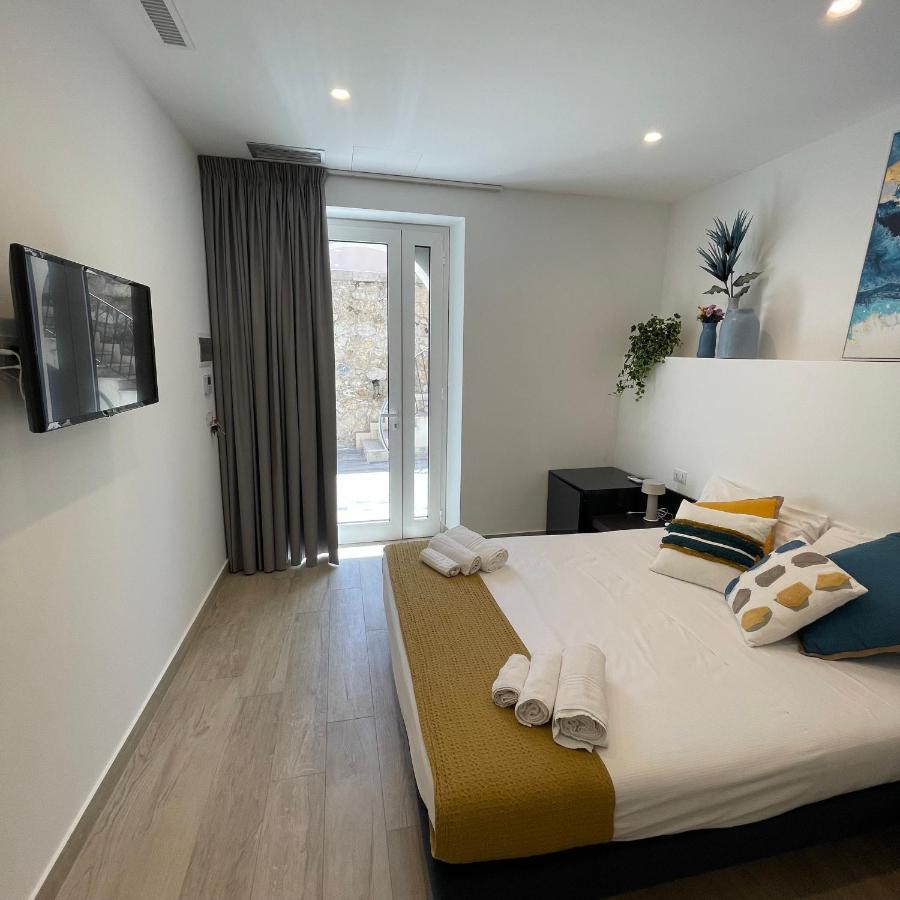 Namuri Luxury Rooms ตาออร์มินา ภายนอก รูปภาพ